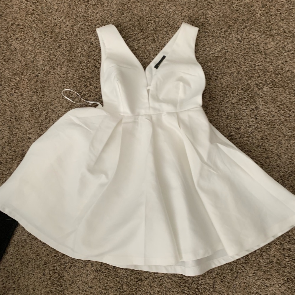Super cute brand new white dress 🌸